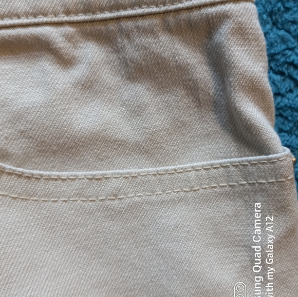 NWOT Beige Izod Mid-Calf Jeans - Picture 5 of 16
